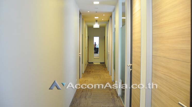 5  Office Space For Rent in Ploenchit ,Bangkok BTS Ploenchit at Q House Ploenchit Service Office AA10196